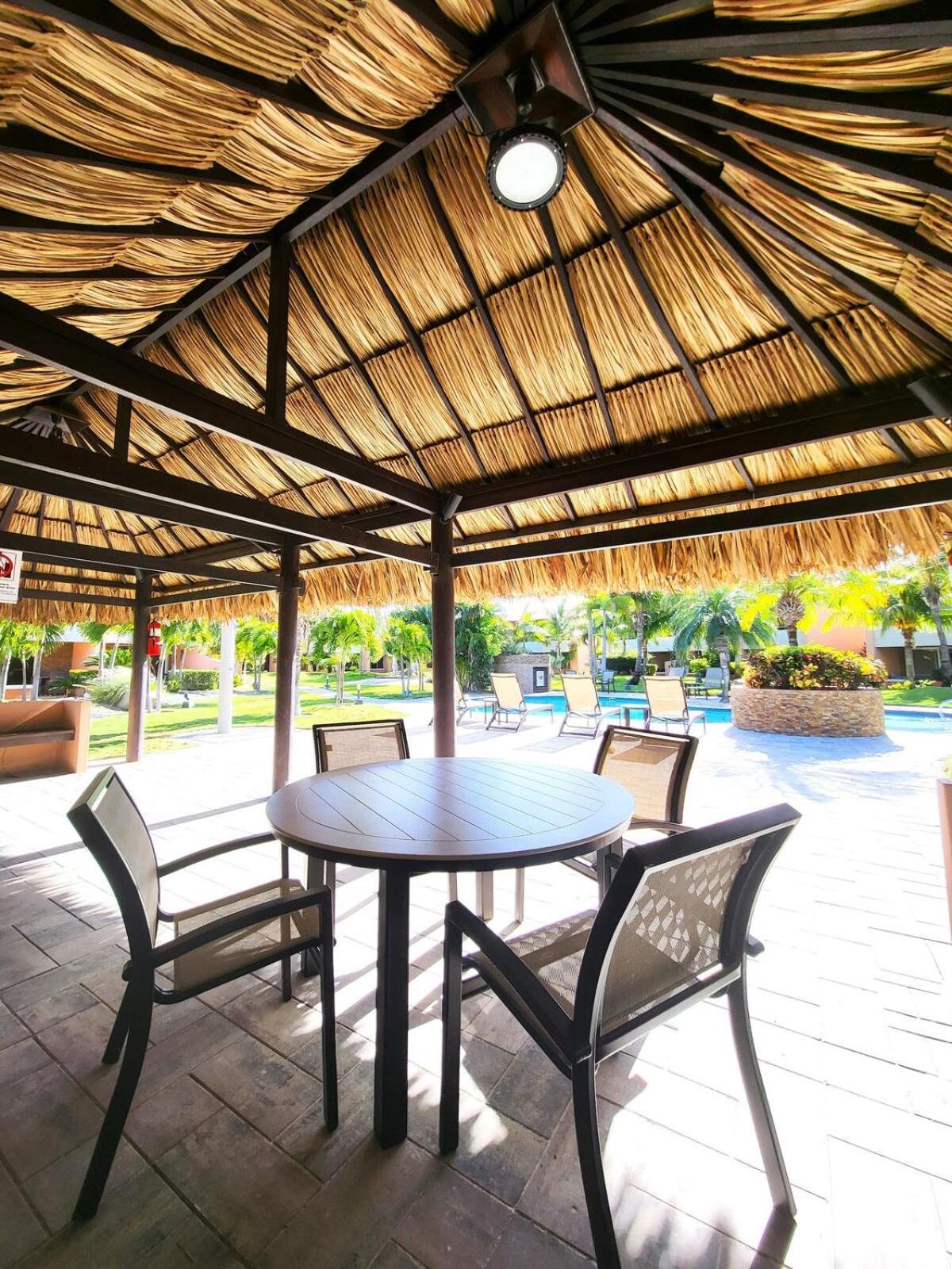 Eagle Beach Luxury House, Walking Distance To The Beach 棕榈滩 外观 照片