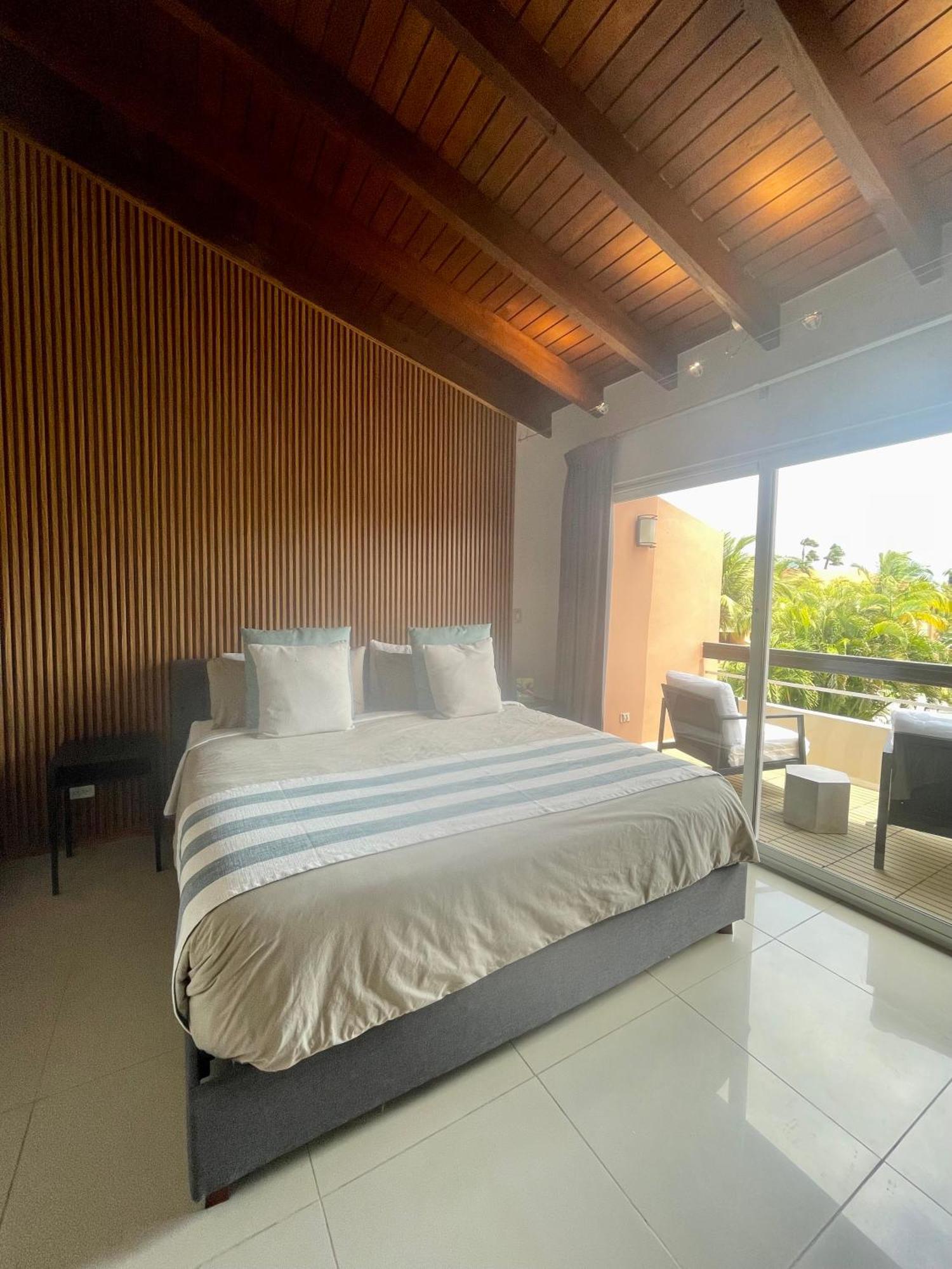 Eagle Beach Luxury House, Walking Distance To The Beach 棕榈滩 外观 照片
