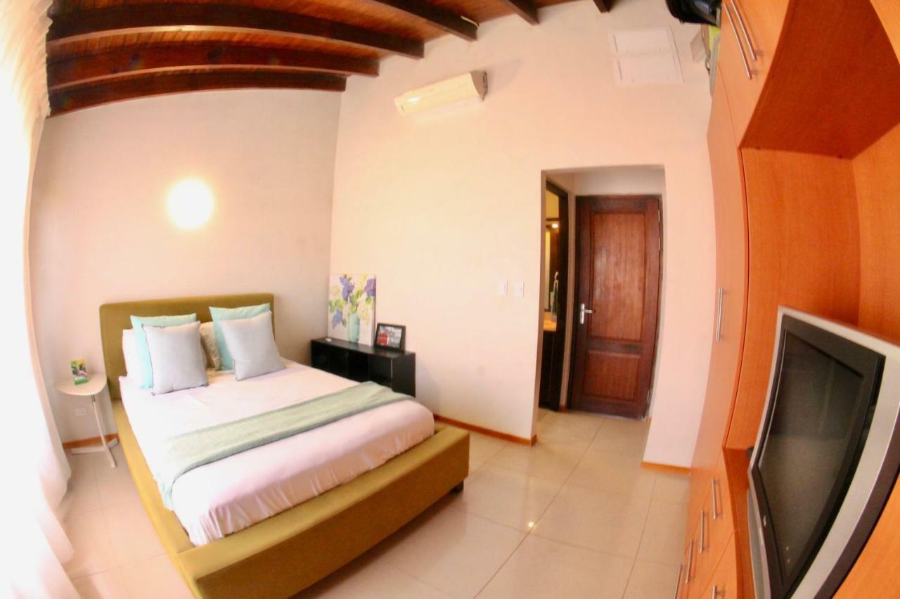 Eagle Beach Luxury House, Walking Distance To The Beach 棕榈滩 外观 照片